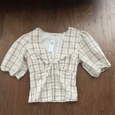 Poplin Button Through Ruched Top Nwt Size Small Light Brown And White Plaid Fitted Plaid Blouse With Buttons, Plaid Tops With Button Closure For Day Out, White Peasant Blouse, Cream Lace Top, Floral Lace Shorts, Beige Blouse, Leopard Blouse, Plaid Outfits, Black Blouse Long Sleeve