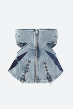 Elevate your fashion game with this denim jeans two-piece set. Featuring a unique design with cut-out details and stylish patches, this set is perfect for making a bold statement. The tube top and high-waisted jeans offer a flattering fit, ideal for both casual and dressy occasions. Stand out with this trendy and versatile outfit. Denim material Zip up design Denim patch detail Tube Top Cut-out details at side Zip fastening at front Zip-up details at front Strapless Sleeveless Jeans Double butto Blue Cotton Top With Zipper Closure, Blue Cotton Tops With Zipper Closure, Summer Denim Top For Streetwear, Blue Denim Tops For Streetwear, Trendy Denim Tops With Zipper Closure, Trendy Patchwork Denim Vest, Trendy Denim Blue Patchwork Top, Fitted Denim Tops With Patchwork, Fitted Denim Patchwork Tops