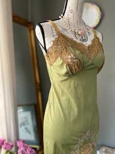 Vintage 1960's Aristocraft Green Lingerie Slip With Pink Floral Rose Embroidery & Brown Lace Dress/Nightgown - Sublime Lingerie brand, dating back from the 1930's, Aristocraft was a lingerie label established in 1936 by the Superior Petticoat Company of New York City. In addition to petticoats and slips, they also made Women's sleepwear. Since the company is no longer in operation, their pieces are more rare to come by! This beautiful green slip features a V-Neck Cut with brown lace decorating t Vintage Camisole Slip Dress With Lace Trim, Vintage Fitted Camisole With Delicate Lace, Vintage Lace Camisole Dress, Vintage Fitted Lace Camisole, Vintage Lace Trim Camisole For Spring, Vintage Lace Camisole For Spring, Fitted Slip Dress With Delicate Lace For Loungewear, Fitted Vintage Camisole For Spring, Fitted Lace Slip Dress For Loungewear