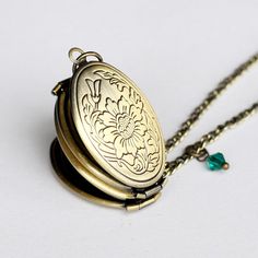 Photo locket necklace secret message vintage style by birdshome Vintage Antique Gold Locket Necklace Gift, Antique Gold Locket Necklace With Vintage Charm Gift, Antique Finish Locket Necklace As Gift, Antique Finish Locket Necklace For Gift, Antique Finish Round Locket Necklace As Gift, Vintage Bronze Round Pendant Locket Necklace, Antique Finish Round Pendant Locket Necklace For Gifts, Antique Finish Medallion Locket Necklace Gift, Vintage Brass Locket Necklace Gift