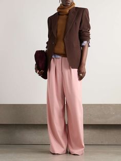 Turtleneck Style, Mode Casual, Cooler Look, Pink Pants, Dries Van Noten, Outfits Casuales, Jeans Dress