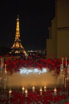 couple gaol, fiance, proposal, paris, love, red flower, shooting Proposal Ideas Paris, Paris Proposal Night, Will You Marry Me Aesthetic, Balcony Proposal, Will You Marry Me, Engagement Paris, Wedding Proposal Ideas Engagement, Marry Me Proposal, Paris Proposal