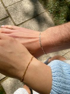 Matching bracelet couple #braceletmatching Brother And Sister Matching Bracelets, Forever Bracelets Couple, Matching Couple Gifts Ideas, Cute Pics With Bf, Bracelet For Bf, Matching Things With Boyfriend, Matching Couple Things, Couple Matching Bracelets, Matching Bracelets For Couples