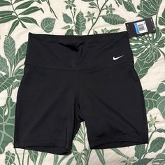 Nike Yoga Shorts, Anaya Core, Nike Biker Shorts, Tennis Fits, Sports Ideas, Sports Clothes, Nike Yoga, Cute Pajama Sets, 10th Grade