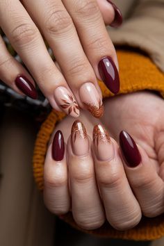 Bring the magic of the night sky to your nails with celestial designs! Save for enchanting looks that sparkle like the stars. Cutest Nail Designs, Cute November Nails, Black Line Art, Neon Green Nails, Nail Art Diy Easy, Autumn Tones, Simple Fall Nails, Retro Nails, September Nails