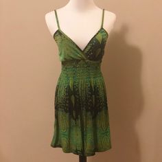 Nwot Extremely Stretchy And Lightweight Mini Sundress With Adjustable Straps. Size Xs But Could Fit A Size Small. Perfect Dress For Vacation Since It Won’t Wrinkle :) Green Flowy Casual Sundress, Green Fitted Sundress With Spaghetti Straps, Fitted Green Sundress For Beach, Fitted Green Sundress With Spaghetti Straps, Casual V-neck Lined Sundress, Casual V-neck Fitted Sundress, Flowy Green Casual Sundress, Green Stretch Mini Dress For Vacation, Green Lined Mini Dress For Vacation