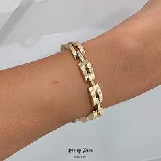 Product Details + Care - 18k Yellow Gold Plated Base Metal - 1 Bracelet - Wipe Clean Dimensions; 7” Length Only. Photos Pretty Bird Usa Llc 2023 Ig @Prettybird_usa Www.Prettybirdjewelry.Com Elegant Gold Rectangular Chain Bracelet, Formal Oyster Bracelet Chain Link Jewelry, Anniversary Gold Bracelet With Solid Link Construction, Elegant Rectangular Gold Chain Bracelet, Gold Rectangular Jewelry With Bracelet Strap, Gold Plated Bracelet With Solid Link, Metal Link Bracelet For Anniversary, Elegant Rectangular Chain Gold Bracelet, Tarnish-resistant Gold Bracelet For Anniversary