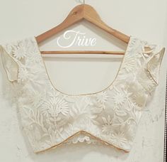 Square Saree Blouse Design, Princess Neck Blouse, Short Sleeves Design For Blouse, Cream Blouse Work Design, White Lehenga Blouse, Corset Blouse Designs, Short Sleeve Blouse Designs Saree, Round Neck Blouse Design, Short Sleeve Blouse Design