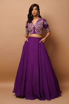 Shop for Ahi Clothing Purple Heavy Organza Embroidered Blouse And Circular Lehenga Set for Women Online at Aza Fashions Plain Lehenga, Lengha Blouse Designs, Lehenga Top, Purple Lehenga, Lehenga Crop Top, Crop Top Lehenga, Simple Lehenga, Long Gown Design, Organza Lehenga