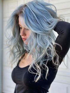 Prepare for summer 2024 with hair color trends that are as hot as the weather. Consider shades like blazing burgundy and sunset orange. Hair Colors For Summer, Fun Highlights, Prepare For Summer, Color Trends 2024, Medium Short Haircuts, Womens Haircuts Medium, White Manicure, Rich Brunette, Soft Blonde