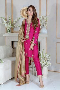 ✨This beautiful elegant hot pink silk kurta has embellished with beads and stone work at the front neck and small motif all over at front, it has matching straight pant. ✨Dupatta:It has a contrast gold orgenza dupatta with lace border on all four sides. ✨This outfit is perfect of this festive season, wedding function and party. ✨We do not deal with replica. These are all custom made dress as per our customers choice and measurements. ✨If you want any changes in the outfit people contact us we wi Asian Attire, Eastern Wear, Eastern Dresses, Zardosi Embroidery, Designer Outfit, Pakistani Style, Pakistani Fashion Party Wear, Pure Chiffon, Bollywood Jewelry