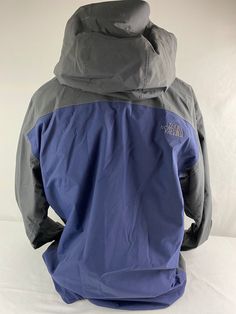 The North Face Men's Hyvent Jacket Excellent condition! Blue & gray Hyvent jacket features: Removable Hood Zippered sleeve vents Cinchable waist and sleeve openings Inner & outer zipper Lots of pockets 2a / aj Lots Of Pockets, North Face Mens, Blue Gray, North Face, Blue Grey, The North Face, Rain Jacket, Zipper, Blue