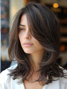 Women Medium Haircut, Medium Haircuts With Layers, Shorter Layered Haircuts, Trendy Hair Color Ideas, Medium Haircuts With Bangs, Haircuts With Layers, Trendy Haircuts Medium, Layer Hair, Medium Haircuts