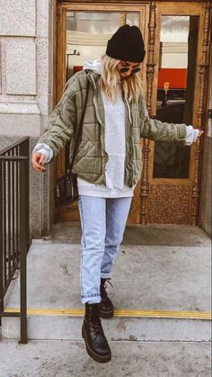 Over Sized Vest Outfits, Styling Corduroy Jacket, Uk Casual Outfit, Fall Style Inspo 2022, Traveling Abroad Outfits, Fall Outfits 2023 Pumpkin Patch, Modern Mom Aesthetic, Granola Fall Outfits Casual, Laid Back Fall Outfits