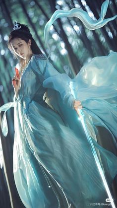 Ancient Chinese Dress, White Horses, China Art, Chinese Clothing, White Horse, Ancient Chinese, Traditional Chinese, Pretty Woman