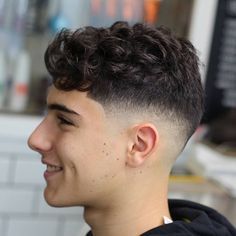 Hairstyles For Teenage Guys, Boys Curly Haircuts, Undercut Curly Hair, Mens Hairstyles Curly, Curly Undercut, Cortes De Cabello