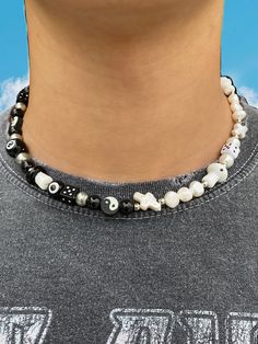 The 'YIN & YANG' half black, half white freshwater pearl necklace is what you've been waiting for - perfect for those who are looking to dress up any outfit with jewelry! No matter how this necklace is styled, the 'YIN & YANG' will get heads turning, guaranteed. Made with lamp work charms & freshwater pearls. Waterproof and rust-free. Available in lengths 14", 15", 16", 18", 20". Model is wearing 15". Handmade in Los Angeles. Boy Jewelry, Beaded Necklace Designs, Dope Jewelry, Freshwater Pearl Necklace, Funky Jewelry, Creating Jewelry, Jewelry Lookbook, White Freshwater Pearl, Freshwater Pearl Necklaces