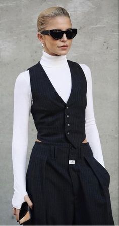 Office Outfits Women Winter 2023, Classic Vest Outfits, Button Up Vest Outfits For Women, How To Style Vest Top, Button Vest Outfits For Women, Waistcoat Layering, Styling Vests Women, Button Up With Vest, Suit Vest Outfits For Women Casual