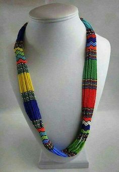 Collier ukrainien/Collier de perles/Bijoux faits main/Bijoux de jardin/Élégant, coloré/Pendentif de perles/pour femme/pour article cadeau/Collier Beautiful Beaded Necklaces, Engagement Necklaces, Necklace Patterns, Beaded Jewelry Patterns, African Jewelry, Beaded Choker Necklace, Zulu, Bead Jewellery, Beaded Choker