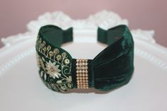 Embroidered headband Dark Green & Gold silk velvet hairband for women Fashion headpiece Structured plastic free headband Extremely comfortable: this headband does not give headaches. This headband is perfectly finished with my special technique that makes sure nothing irritate your head. Width - 2.75'' [7 cm] Length- 15'' [38 cm] oColors included - Dark Green/ Beige/ Gold oMaterials used- Velvet silk ribbon, velvet fabric, cotton fabric, solid thermo adhesive fabric, metal insert The headband ha Fashion Headpiece, Velvet Hairband, Embroidered Headband, Luxury Headbands, No Slip Headbands, Boho Headpiece, Silk Velvet Fabric, Comfortable Headbands, Head Scarf Styles