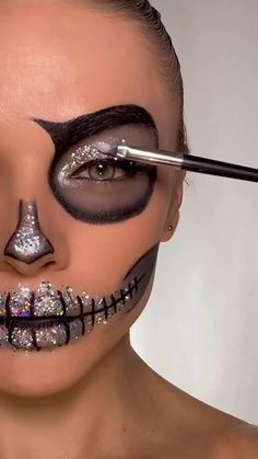 Easy Skeleton Makeup For Women, Classy Halloween Makeup, Skeleton Body Makeup, Gothic Makeup Halloween, Glitter Halloween, Silver Halloween Makeup, Skeleton Makeup Rhinestones, Skeleton For Halloween, Halloween Makeup Glitter