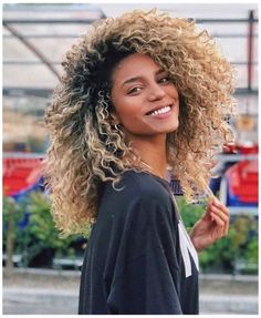 Diva Curl, Blonde Afro, Blonde Curly Hair, Beautiful Curly Hair, Curly Lace Front Wigs, Hair Routine, Hair Curly, Short Curly Hair