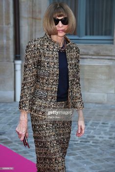 News Photo : Anna Wintour attends the Schiaparelli Haute... Anna Wintor, Schiaparelli Haute Couture, Anna Wintour Style, Tweed Fashion, Chanel Style Jacket, Chanel Tweed Jacket, Chanel Outfit, Mode Chanel, Chanel Jacket