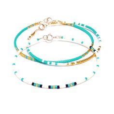 Mínima pulsera joyería oro azul Aqua pulsera por ToccoDiLustro Minimal Bracelet, Bracelets Handmade Diy, Miyuki Bracelet, Bracelet Simple, Simple Bracelets, Bracelet Blue, Classy Jewelry