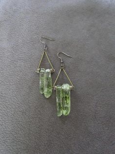 Green crystal and bronze minimalist dangle earrings Minimalist Brass Earrings With Natural Stones, Minimalist Wire Wrapped Crystal Drop Earrings, Wire Wrapped Brass Crystal Drop Earrings, Wire Wrapped Brass Drop Crystal Earrings, Handmade Minimalist Crystal Dangle Earrings, Handmade Minimalist Dangle Crystal Earrings, Handmade Minimalist Jewelry With Mineral Crystal, Handmade Minimalist Mineral Crystal Jewelry, Bohemian Brass Crystal Earrings With Ear Wire