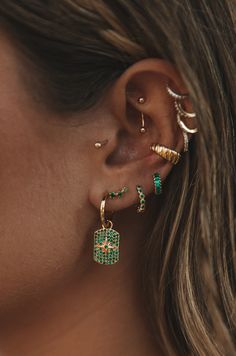 Cool Ear Piercings Unique, Colorful Piercings, Ear Piercing Designs, Ear Piercings Unique, Ear Piercing Styling, Styled Ear Piercings, Piercing Designs, Earrings Piercings, Pretty Piercings