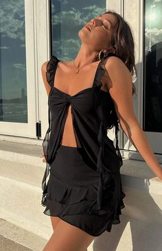 Caspian Black Chiffon Top – Beginning Boutique US Black Chiffon Top, Rok Mini, Middle Age Fashion, Beginning Boutique, Black Chiffon, Looks Chic, Summer Fabrics, Looks Style, Chiffon Top