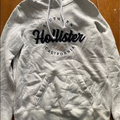 Never Worn Silver Long Sleeve Hoodie For Fall, Silver Casual Hoodie For Winter, Silver Hooded Hoodie For Fall, Silver Casual Winter Hoodie, Silver Hoodie For Fall Streetwear, Silver Casual Hoodie For Fall, Silver Hoodie For Winter Streetwear, Silver Casual Hoodie For Streetwear, Silver Long Sleeve Hoodie For Streetwear