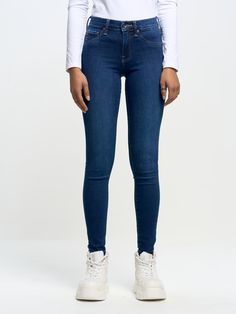 Czy natychmiastowy efekt push up jest możliwy? SPODNIE JEANS DAMSKIE AMELA 359 marki BIG STAR ułatwiają uzyskanie wymodelowanej sylwetki! Push up jeans pozwalają cieszyć się pięknymi kształtami. Spodnie z wysokim stanem optycznie wydłużają nogi i fantastycznie podnoszą pośladki. Zwężane nogawki dają efekt drugiej skóry. Być może dlatego spodnie są niekiedy mylone z legginsami. Tym bardziej, że komfort użytkowania jest w obu przypadkach bardzo podobny. Ten model to ubranie dla każdej kobiety, któ Big Star Jeans, Star Jeans, Big Star, Jeggings, Push Up, Leggings, Fan, Stars