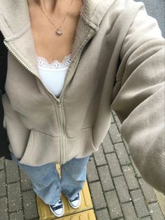 Cute Zip Ups, Clean Girl Aesthetic Outfits For School, Soft Style Outfits, All Jeans, Downtown Girl, Fit Inspo