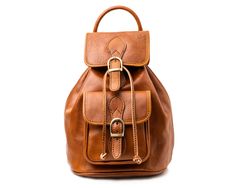 This More Freedom backpack  is designed for the modern on-the-go woman who seeks elegance as well as practicality. It is made to create a sharp and powerful fashionable impact with an incredible amount of space and compartments, which can carry all our valuables. It also features a natural lining, and closure with leather cords, while the comfortable shoulder straps make this perfect for all-day wear. Honey Brown, Backpack Tote Bag, Leather Shops, Leather Items, Lining Fabric, Vegetable Tanned Leather, Tote Backpack, Leather Cord, Full Grain Leather