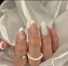 White Christmas Nails, Snowflake Nails, White Nail Designs, Nails Polish, Pretty Acrylic Nails