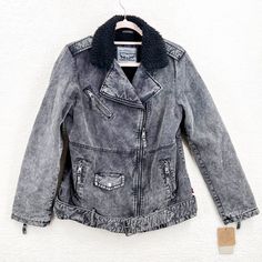 Levi's Women's Size L Black Acid Washer Denim Belted Sherpa Moto Jacket Size S New With Tag Grunge Washed Outerwear For Winter, Grunge Winter Washed Outerwear, Winter Grunge Style Washed Outerwear, Black Denim Biker Jacket For Fall, Fall Black Denim Biker Jacket, Black Denim Biker Jacket With Long Sleeves, Trendy Denim Biker Jacket For Winter, Black Denim Biker Outerwear, Black Washed Outerwear For Winter