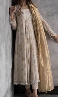 Nida Azwer, Fest Outfits, Pakistani Fancy Dresses, Pakistani Fashion Party Wear, Beautiful Pakistani Dresses, Indian Dresses Traditional