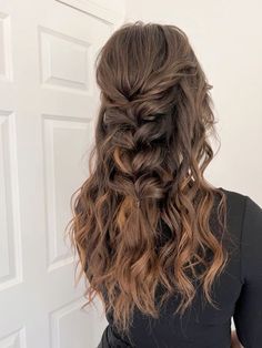 Brown Hair Styles For Prom, Messy Braid Prom Hair, Prom Hairstyles Ponytail Brown Hair, Hairstyles For Prom Brunette, Grad Hairstyles Down, Half Up And Down Prom Hair, Prom Hair For Wavy Hair, Prom Hairdos Down, Cute Hairstyles For Prom Half Up