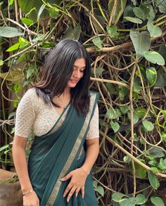 Date Snap, Saree Outfits, Saree Color Combinations, Light Green Blouse, Kerala Saree Blouse, Dress Designs For Stitching, Francia Raisa, Group Photo Poses, Trending Sarees