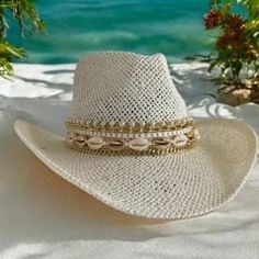 White Western Wide Brim Straw Hat, White Brimmed Straw Hat For Rodeo, White Country Straw Hat For Rodeo, White Western Fedora Straw Hat, White Straw Hat For Western-themed Summer Events, White Country Style Fedora Straw Hat, White Western Brimmed Sun Hat, White Brimmed Straw Hat For Western-themed Events, White Wide Brim Straw Hat For Country Events