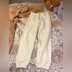 Tna Cozy Fleece Boyfriend Basic Sweatpant. Brand New. Never Worn. Very Comfy And Soft Sweatpant. Perfect Shape To Them. Off White- Cream Color Comfortable White Trousers, Cream Sweatpants With Pockets For Loungewear, Cream Sweatpants With Pockets, Cream Relaxed Fit Bottoms For Winter, Cozy White Bottoms For Winter, Cozy White Winter Bottoms, White Fleece Sweatpants With Pockets, White Fleece Winter Bottoms, Cream Pants With Pockets For Winter