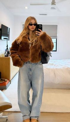 Teddy Jacket Outfit Winter, Teddy Jacket Outfit, Teddy Coat Outfit, Winter Jacket Outfits, Street Style Fall Winter, Downtown Outfits, Jacket Outfit