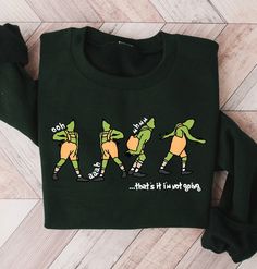 Sweatshirt And Shirt Outfit, Outfit Ideas Shirt, Grinch Christmas Sweater, Shirt Design Ideas, Family Christmas Outfits, Cute Christmas Sweater, Christmas T Shirt Design, Funny Christmas Sweaters