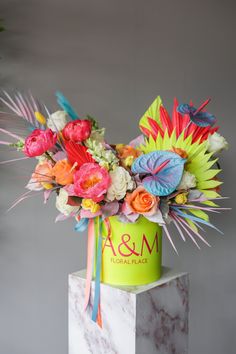 Neon Wedding Bouquet, Flower Bouquets For Weddings, Modern Bright Floral Arrangements, Unique Party Centerpieces, Maximalist Flower Arrangement, Circus Flower Arrangements, Unique Flower Centerpieces, Florist Valentines Day, Neon Flower Bouquet