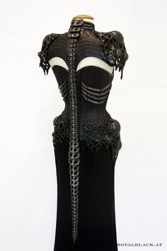 Persona Ideas, Black Couture, Base Ideas, Halloween 23, Costumes Couture, Fantasy Fashion, Dark Fashion, Couture Collection, Costume Design