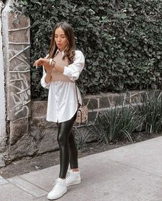 Outfits Juvenil, Leather Leggings Outfit, Mode Inspo, Fall Fashion Outfits, Looks Style, Mode Inspiration, Leather Leggings, Outfit Casual