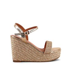 The ultimate summer time wedge! Glam and comfort meet to make this the perfect warm weather staple! Upcoming Fashion Trends, Fashion Tips For Men, Color Trends Fashion, Womens Sandals Wedges, Black Wedges, Platform Wedge Sandals, Chunky Platform, Handbag Shoes, Wedge Boots