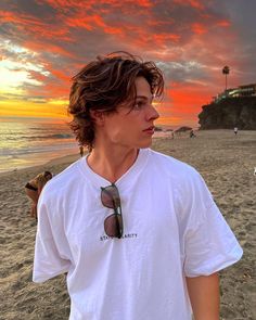 Hot Boyfriend Hair, Hot Boyfriend Haircut, Cute Brunette Guys, Brunette Guy, Brunette Guys, Boyfriend Haircut, Beach Hairstyles Men, Sam Dezz, Aesthetic Brunette