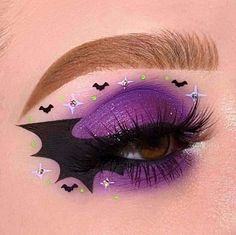 Bat Eyeliner, Devil Makeup, Venus Of Willendorf, Cute Halloween Makeup, Cute Eye Makeup, Ghost Spider, Face Paint Makeup, Face Art Makeup